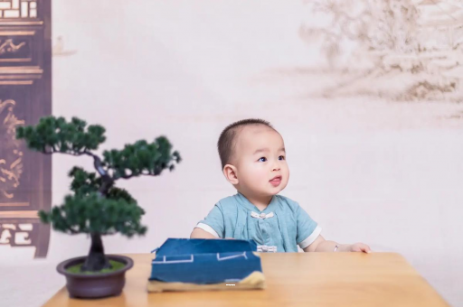 鞍山宝宝摔到头第五天吐了